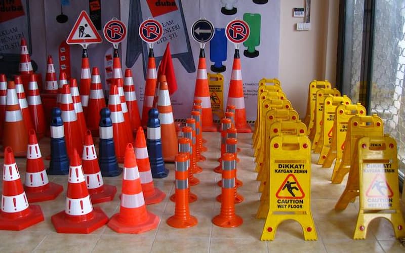 تجهیزات ترافیکی موقت چیست و چه کاربردهایی دارد؟